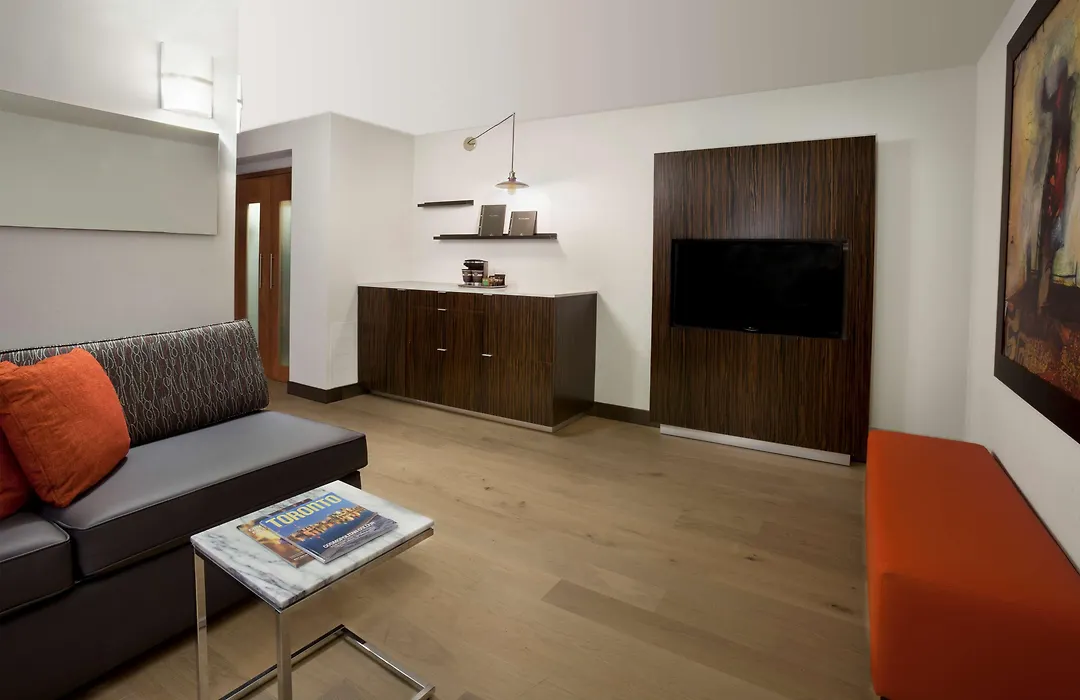 Hilton Toronto Airport Hotel & Suites-1