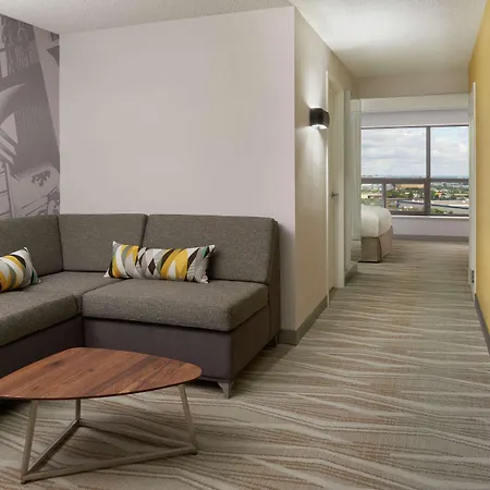 Hilton Toronto Airport Hotel & Suites-3
