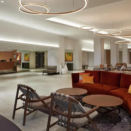 Hilton Toronto Airport Hotel & Suites-2